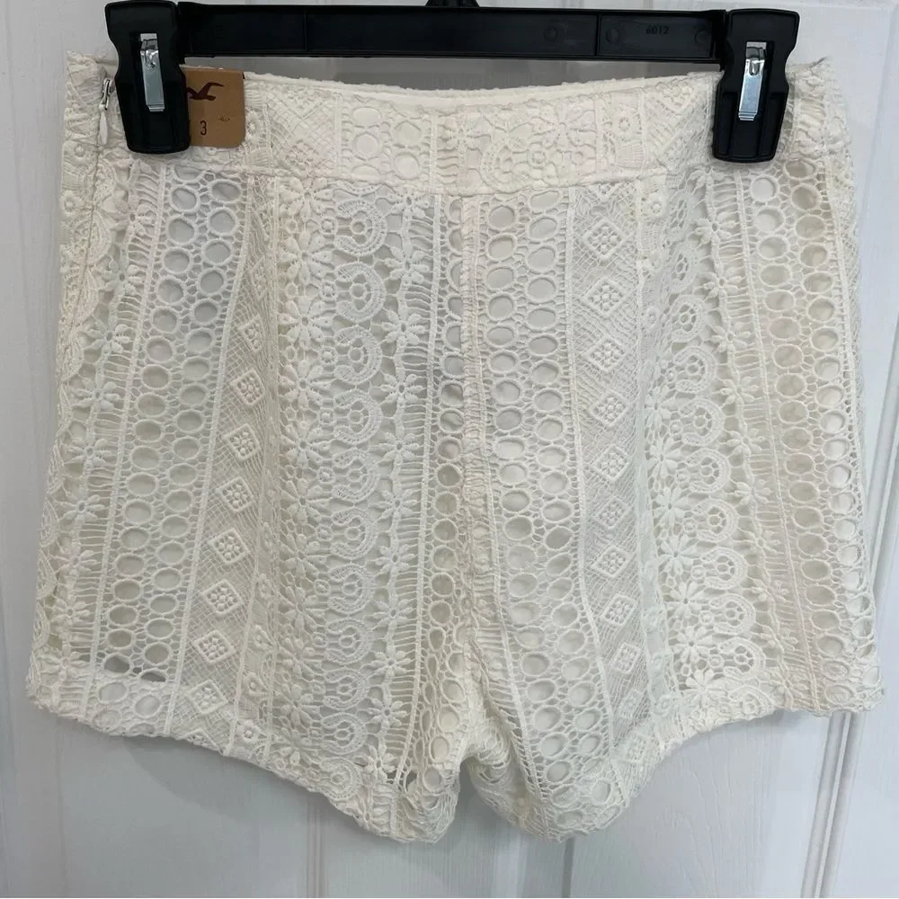 Hollister White Crochet 3 Inch Shorts Fully Lined Women’s Junior’s Size 3